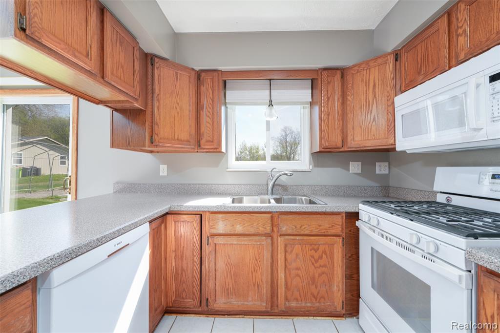 11891 Post Lane, South Lyon, MI 48178 — Photo 16