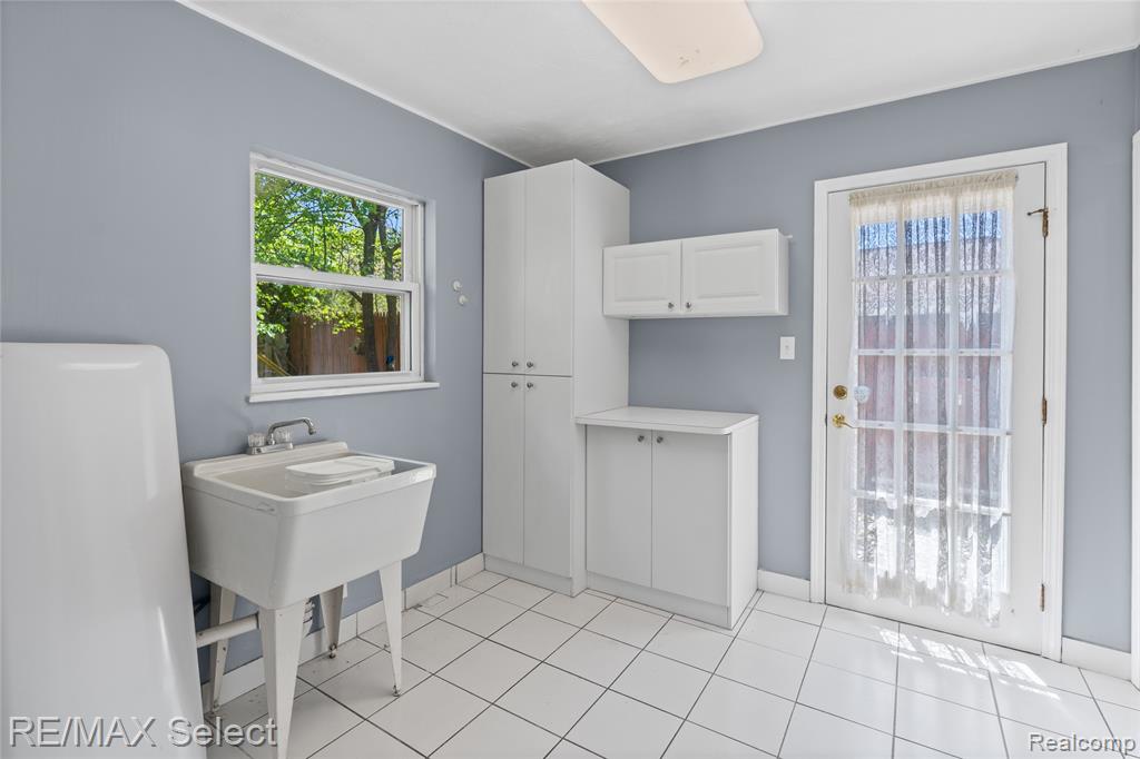 3441 Hawthorne Drive, Flint, MI 48503 — Photo 10