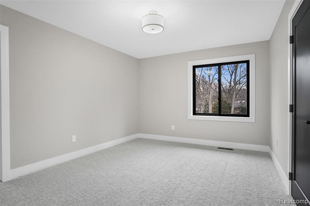 31130 Lahser, Beverly Hills, MI 48025 — Photo 30