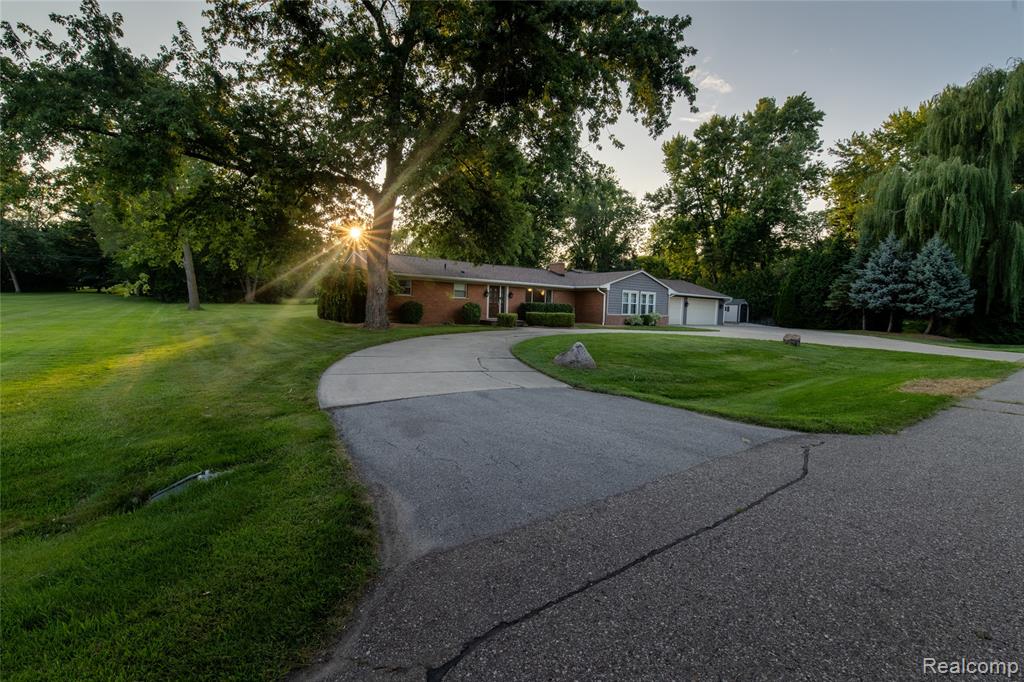 6655 Norton Drive, Troy, MI 48085 — Photo 13