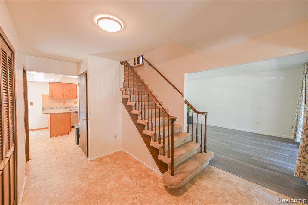 611 Ten Point Drive, Rochester Hills, MI 48309 — Photo 14