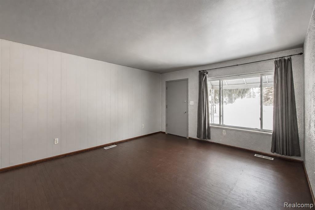 8670 N Eston Road, Clarkston, MI 48348 — Photo 9