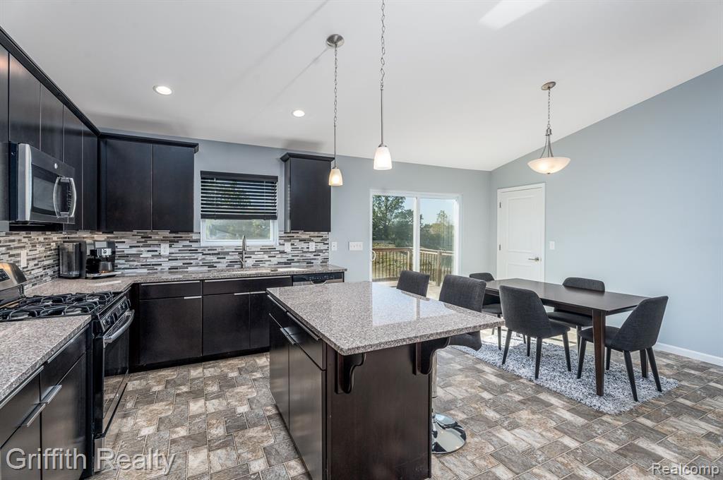 3576 AMBER OAKS Drive, Howell, MI 48855 — Photo 12