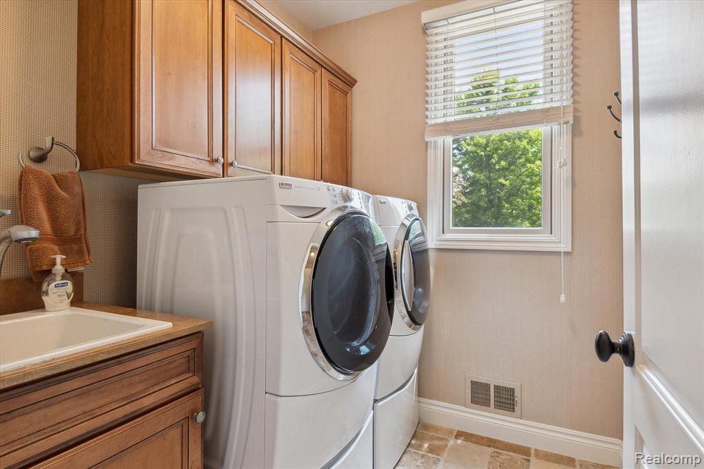 17712 PARKSHORE Drive, Northville, MI 48168 — Photo 36