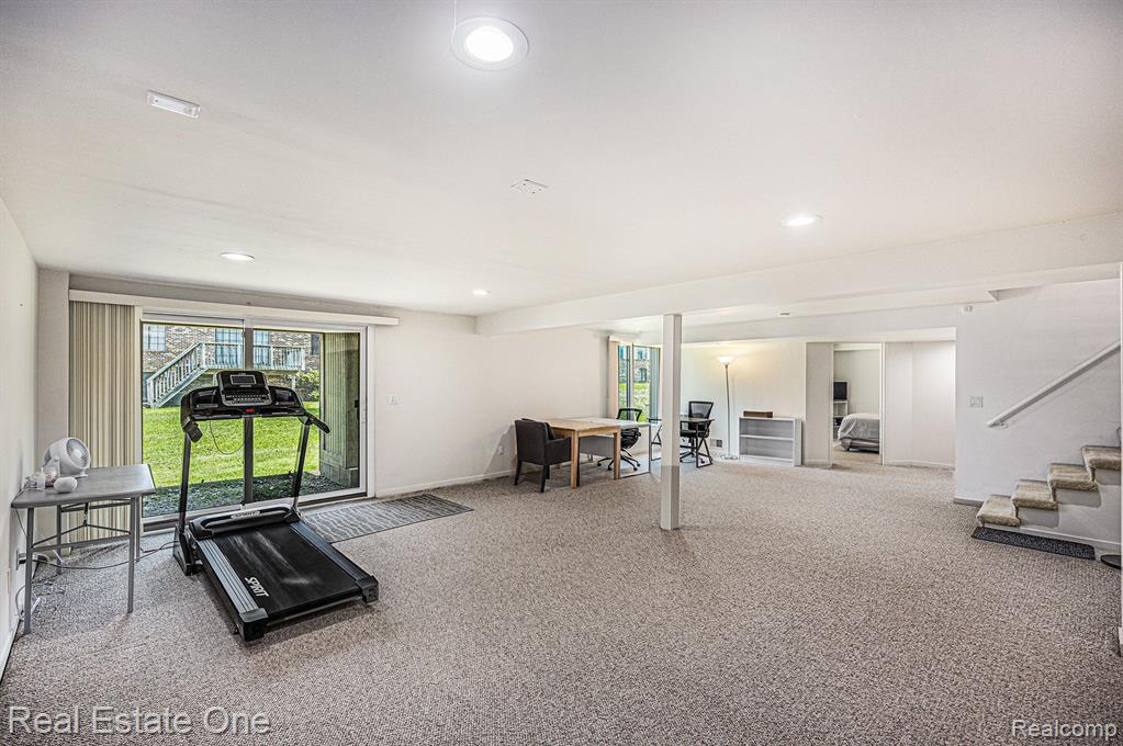 4046 FOXPOINTE Drive, Unit 131, West Bloomfield, MI 48323 — Photo 19