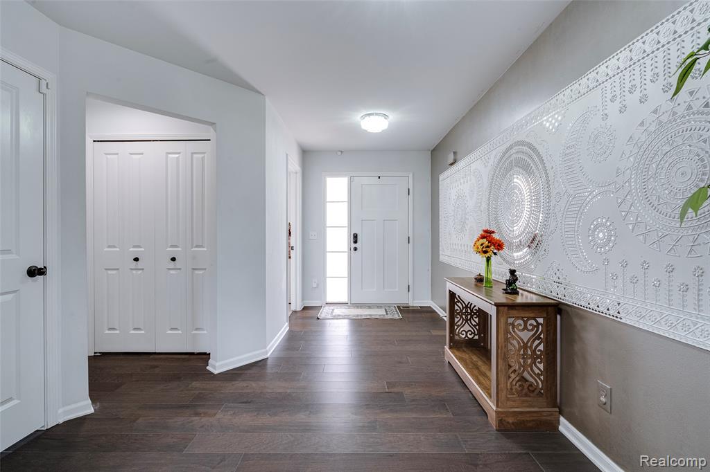 569 Pattan Drive, Wixom, MI 48393 — Photo 3