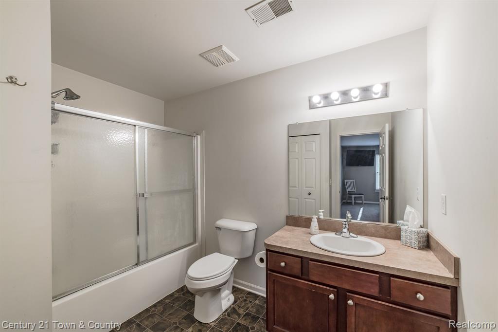 1032 SHIAWASSEE Circle, Howell, MI 48843 — Photo 25