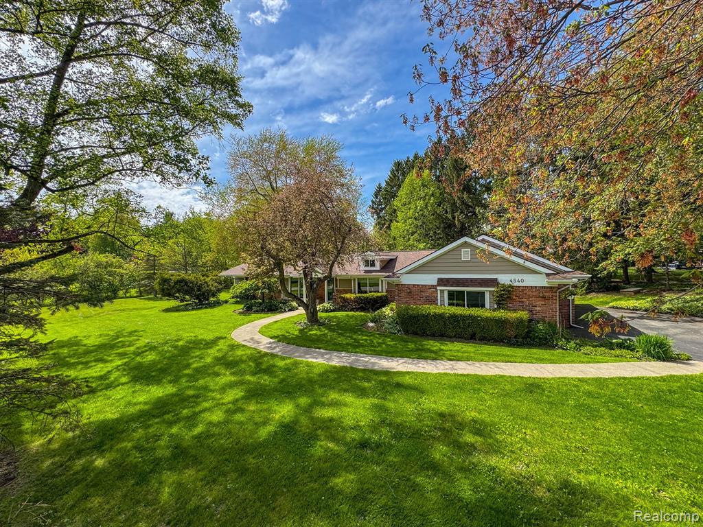 4540 BURNLEY Drive, Bloomfield Hills, MI 48304 — Photo 39