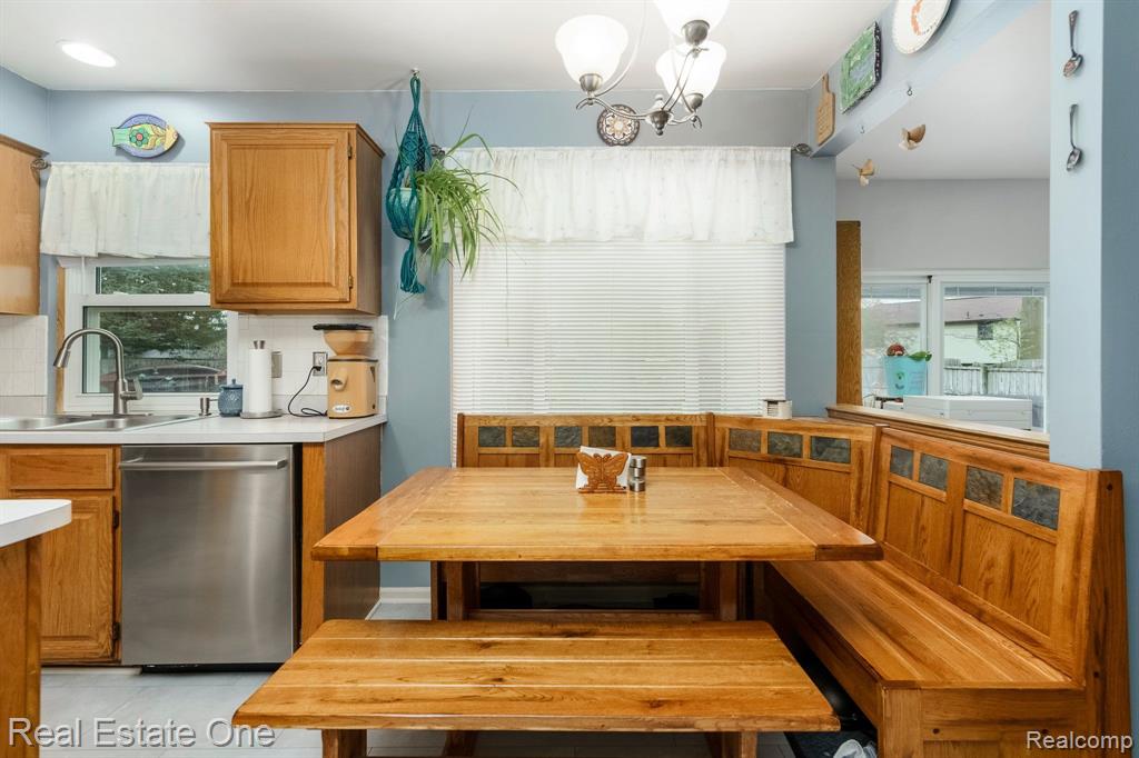 4067 HIGHVIEW, Waterford, MI 48329 — Photo 22