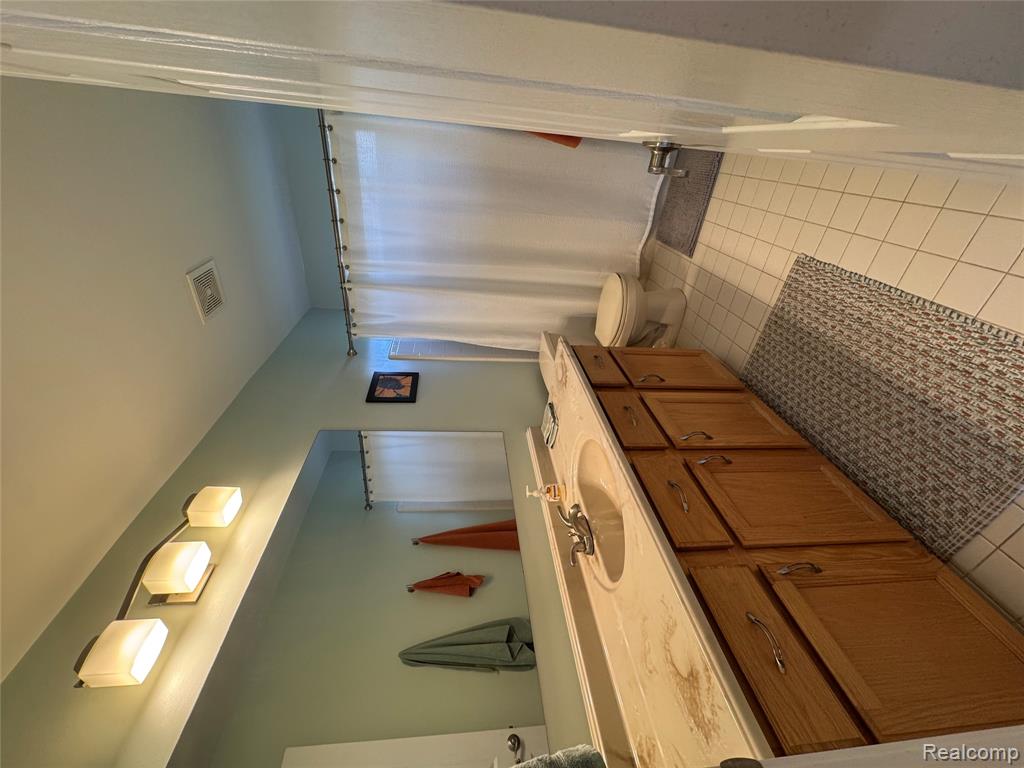 5708 Berwick Court, Clarkston, MI — Photo 23