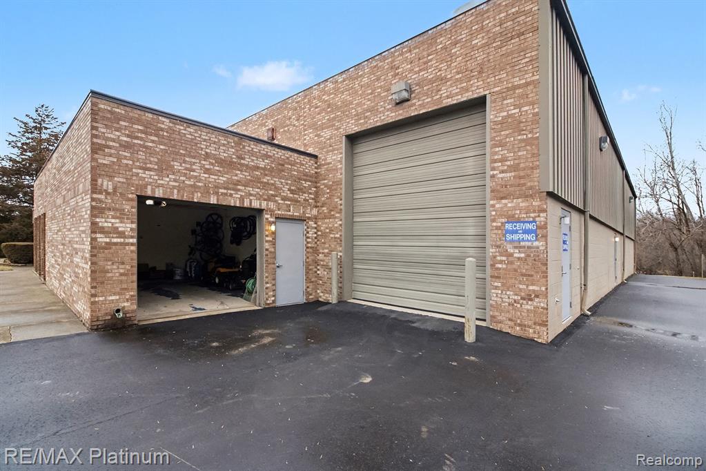 1200 HOLDEN AVENUE, Milford, MI, 48381