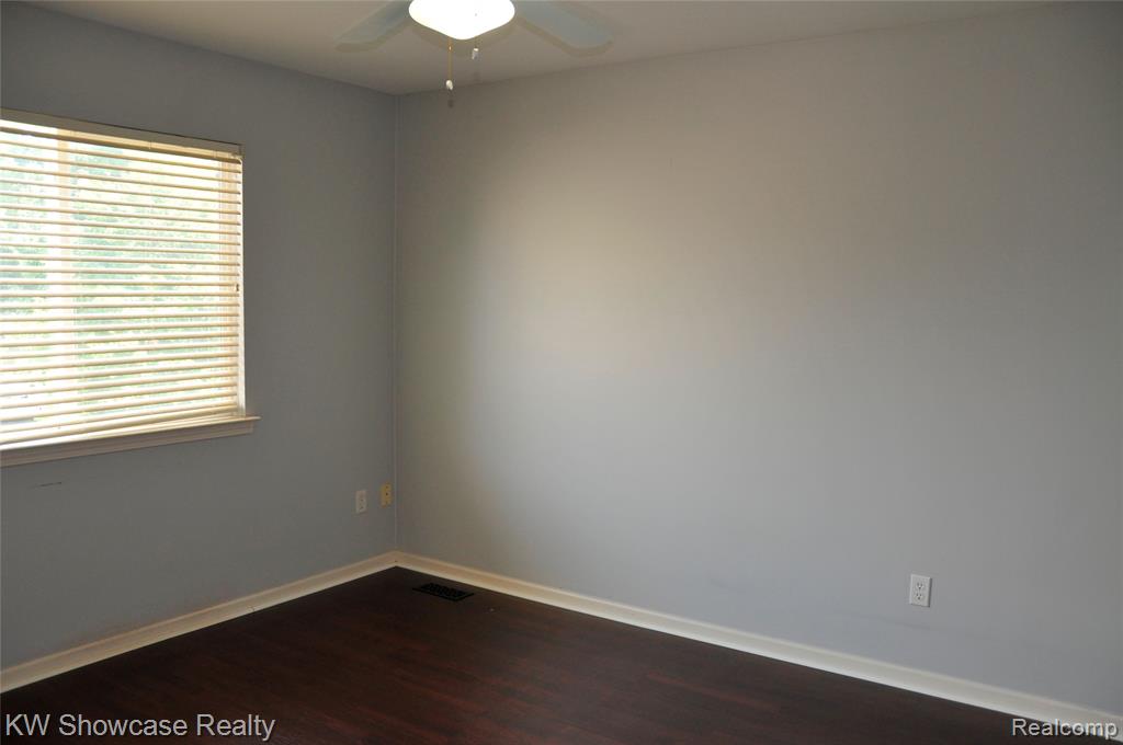 5444 BUELL Drive, Commerce Twp, MI 48382 — Photo 28