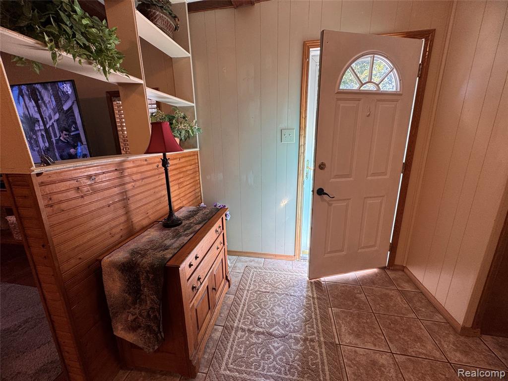 957 Miller Road N, Lake Orion, MI 48362 — Photo 3