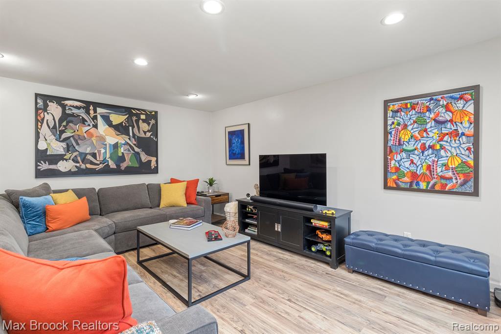 501 S Edgeworth Avenue, Royal Oak, MI 48067 — Photo 17