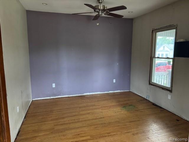 566 Elm Street, Wyandotte, MI 48192 — Photo 12