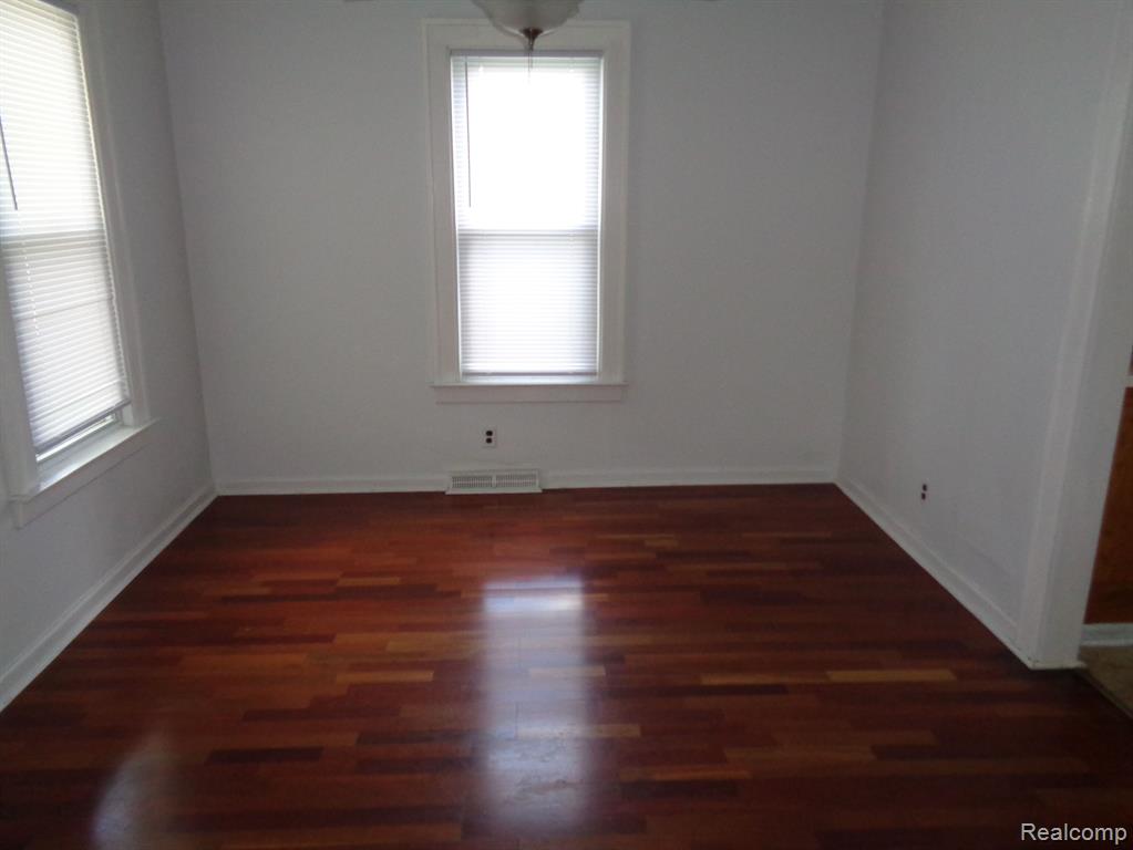 684 RIVERBANK Street, Wyandotte, MI 48192 — Photo 5