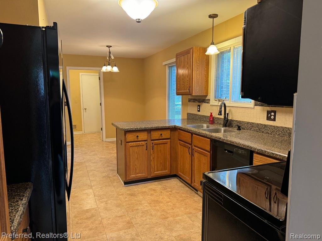 41946 SARATOGA Circle, Canton, MI 48187 — Photo 10