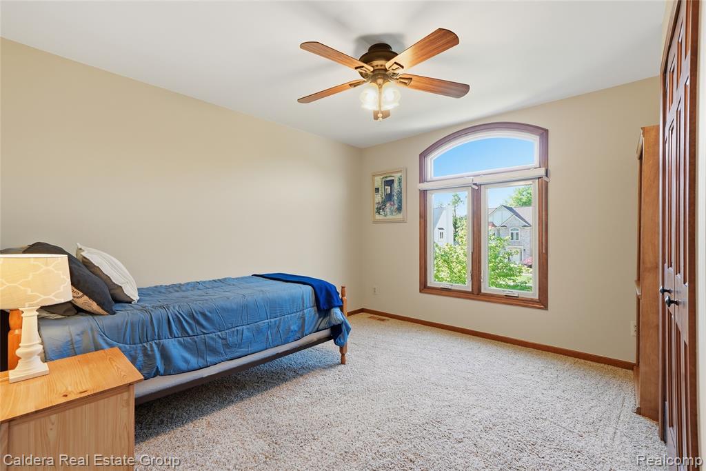 8915 Chestnut Run Drive, Utica, MI 48317 — Photo 38