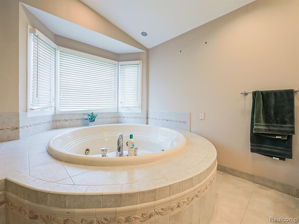 6310 Branford Drive, West Bloomfield, MI — Photo 53