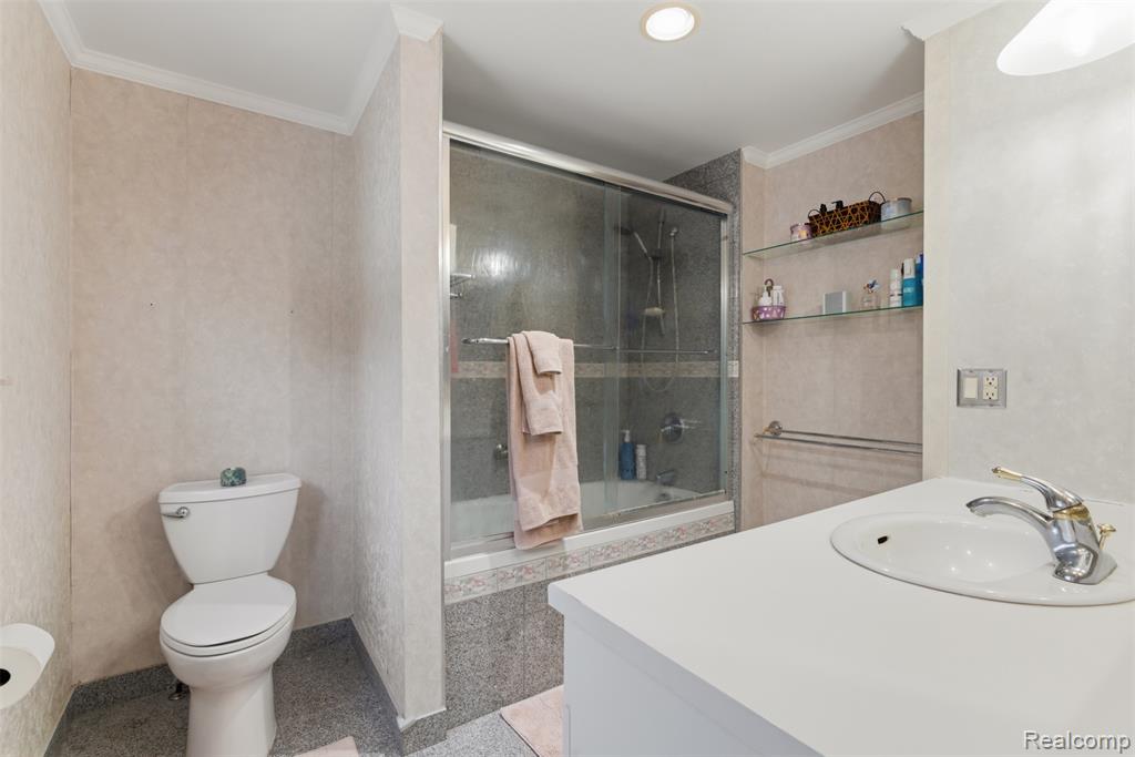 724 W Oxhill Drive, White Lake, MI — Photo 17