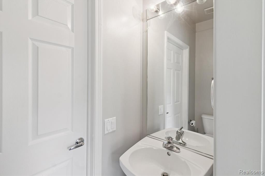 39568 Dun Rovin Drive, Northville, MI 48168 — Photo 31