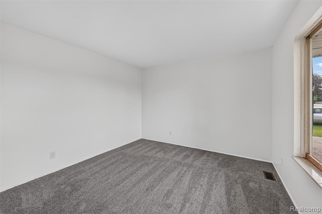 5457 Reid Road, Swartz Creek, MI 48473 — Photo 9