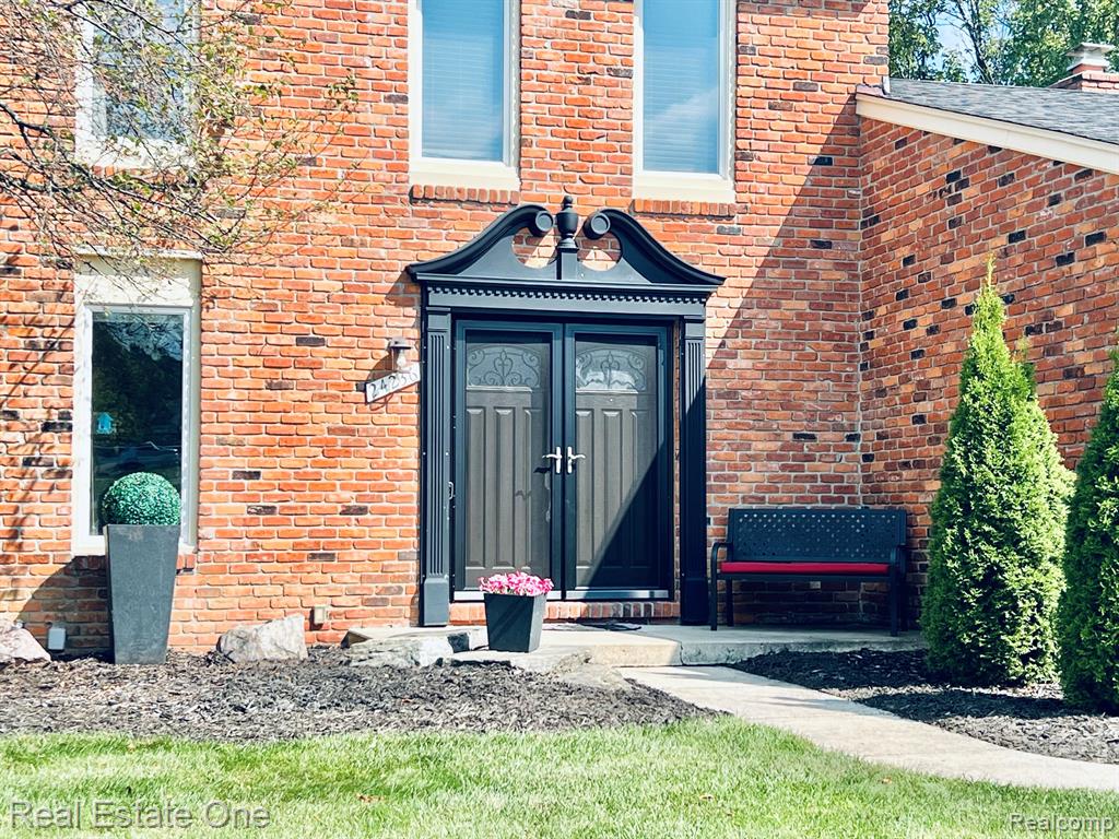 24236 SIMMONS Drive, Novi, MI — Photo 2