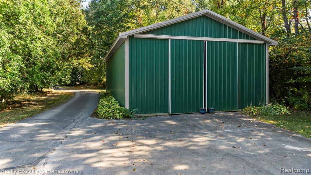 5802 Lakeshore Road, Fort Gratiot, MI 48059 — Photo 4