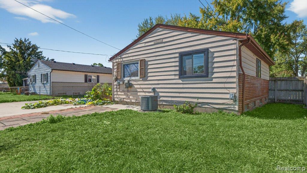 9405 Chamberlain Street, Romulus, MI 48174 — Photo 44