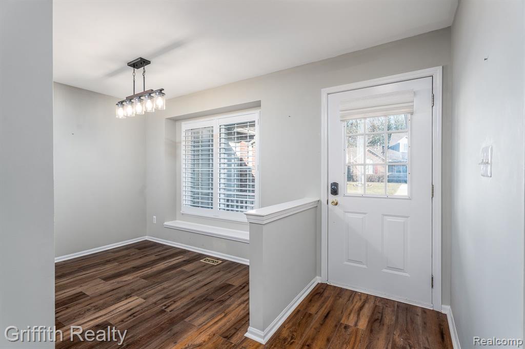 389 WOODFIELD SQUARE Lane, Brighton, MI 48116 — Photo 8
