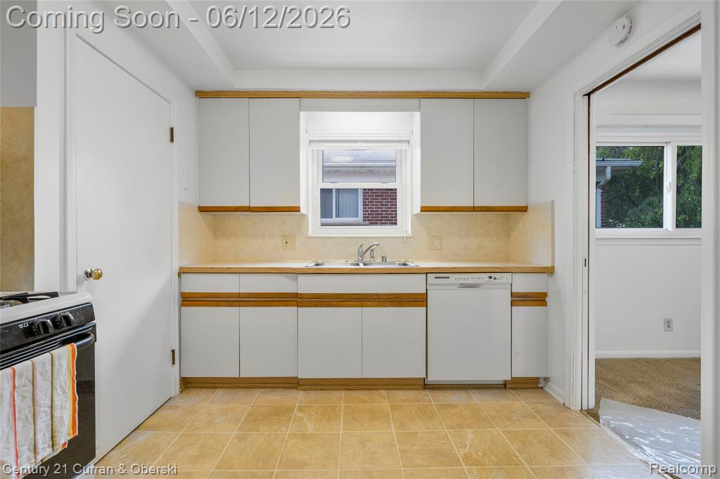 7602 Highview Street, Dearborn Heights, MI 48127 — Photo 19
