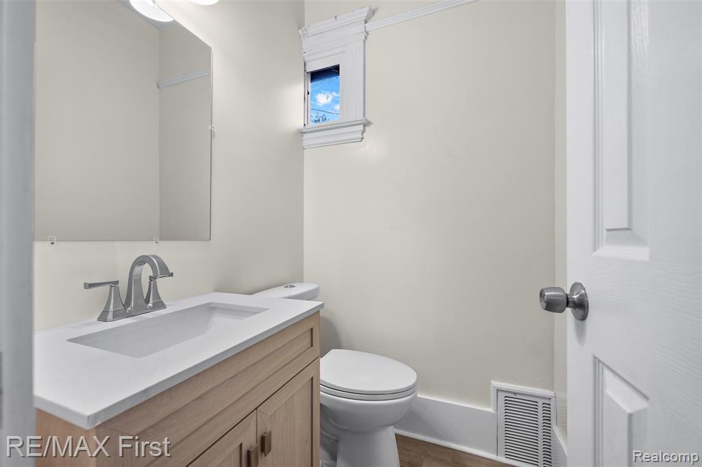 556 Leicester Court, Detroit, MI 48202 — Photo 14