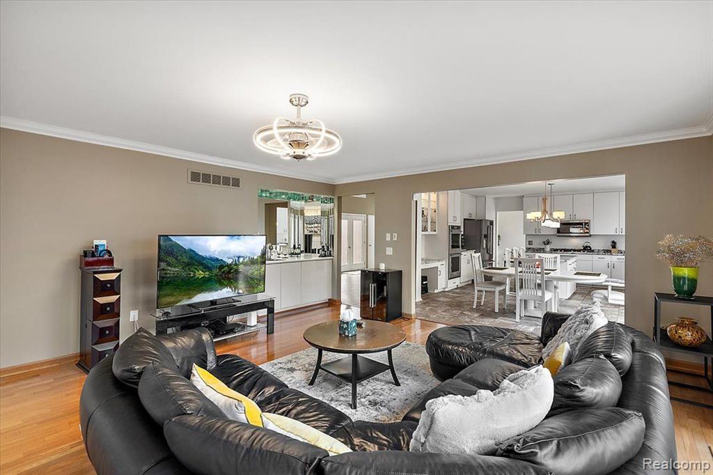 6988 LAKEMONT Circle, West Bloomfield, MI 48323 — Photo 19