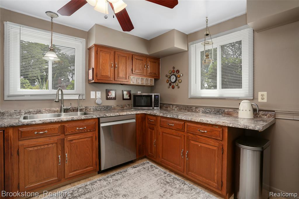 9915 Pere Avenue, Livonia, MI 48150 — Photo 13