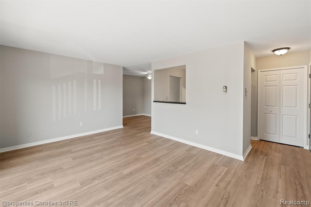7040 Villa Drive, 6, Waterford, MI 48327 — Photo 5