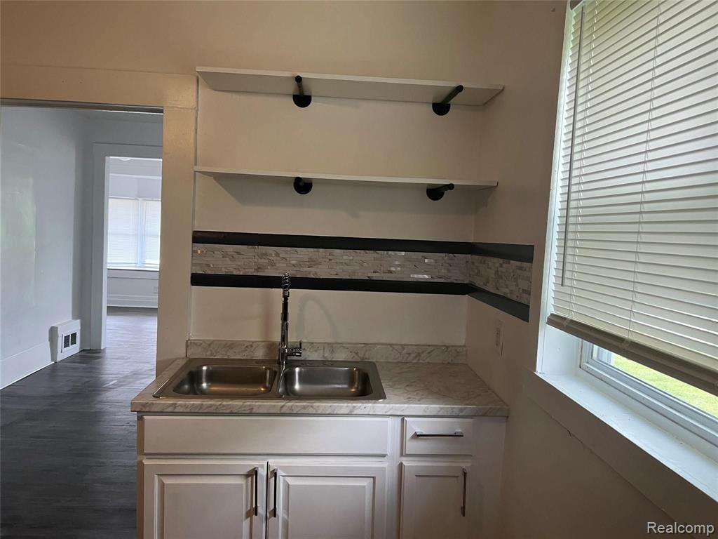 2150/2152 CRANE Street, Detroit, MI 48214 — Photo 9