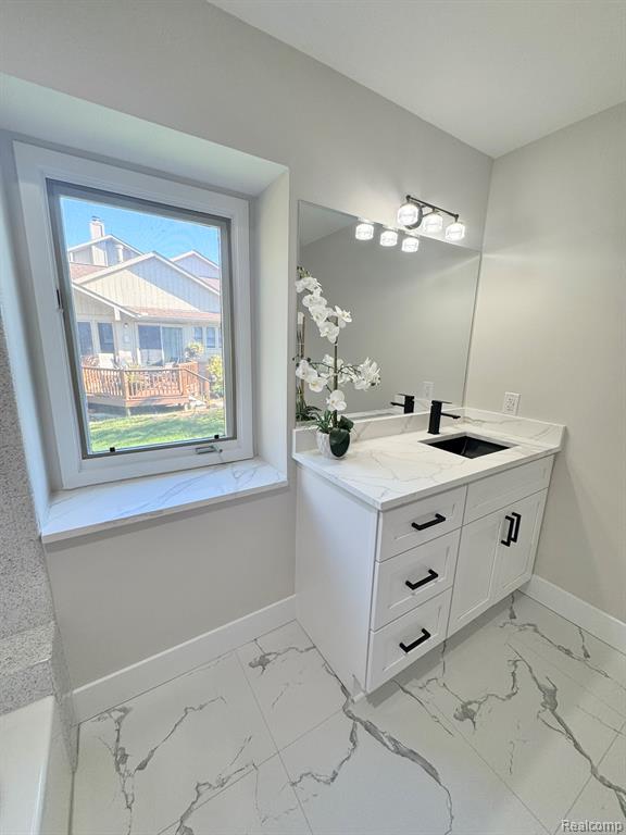 5616 Hillcrest Circle W, West Bloomfield, MI — Photo 25
