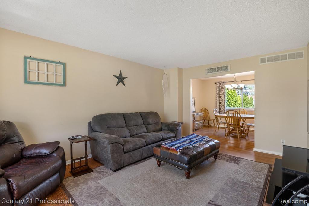 8978 Sussex Street, White Lake, MI — Photo 16