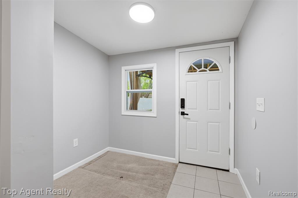 7048 Lapham, Waterford, MI 48329 — Photo 14