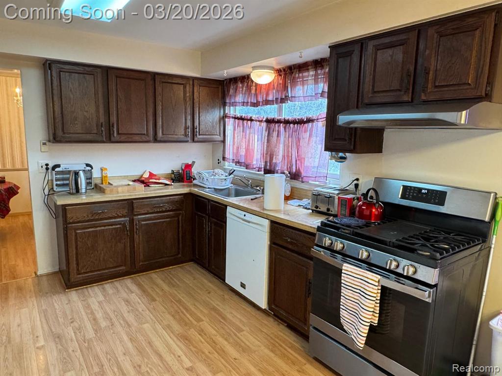 5045 Forestdale Drive, West Bloomfield, MI — Photo 9