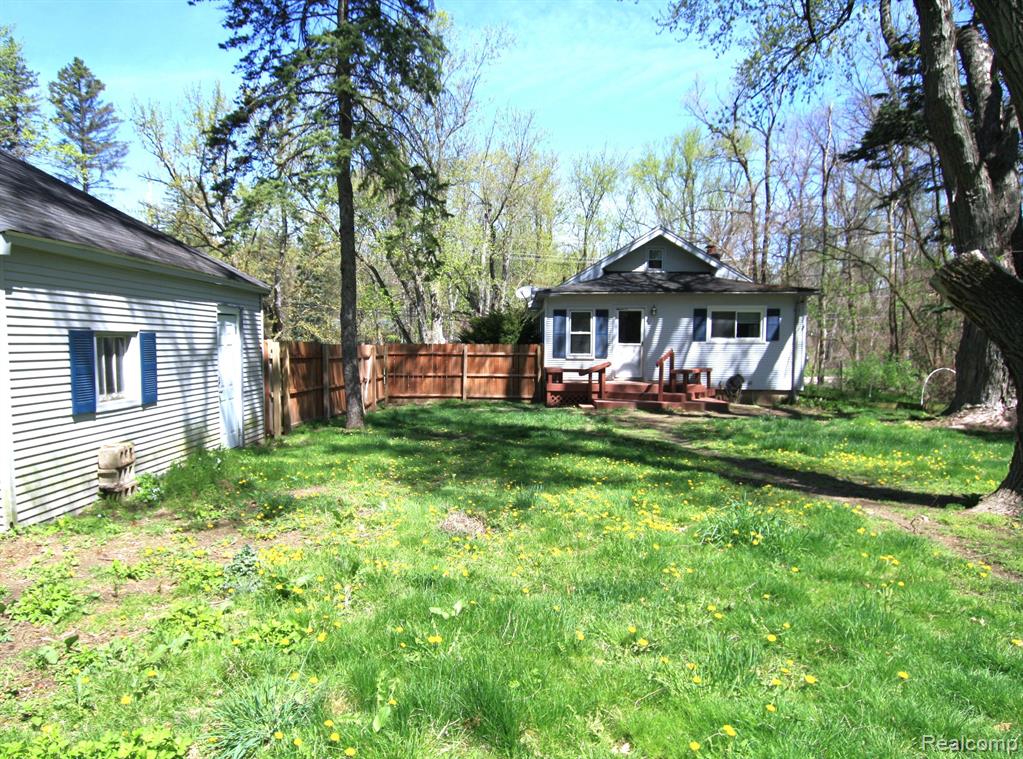 7035 PONTIAC LAKE Road, Waterford, MI 48327 — Photo 6