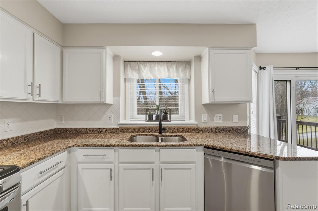 7288 Foxgate Drive, Brighton, MI 48116 — Photo 10
