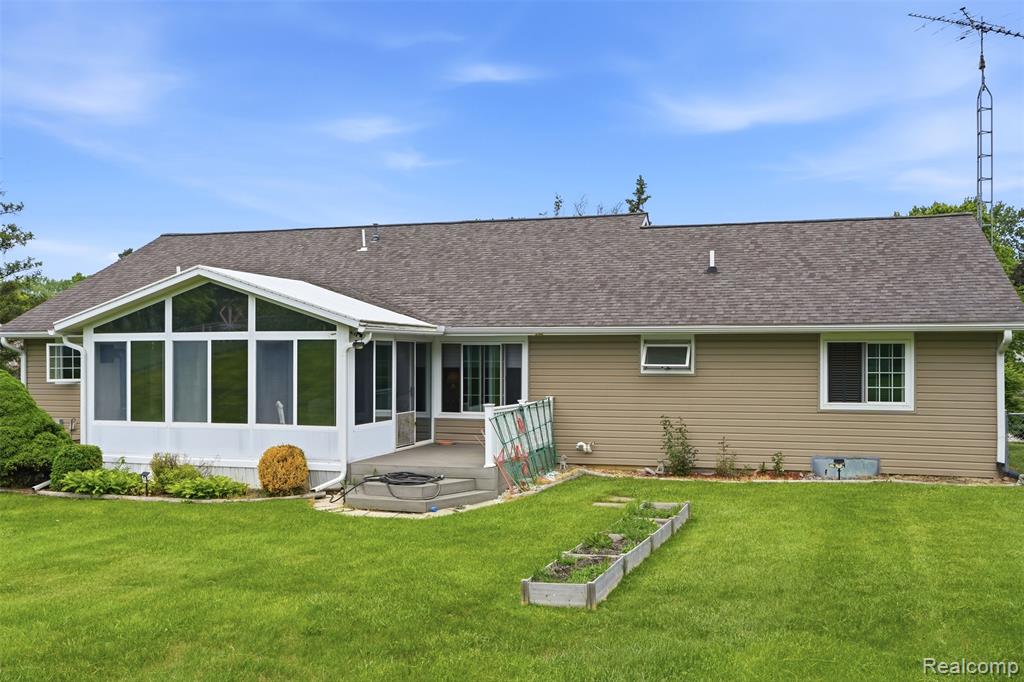 2482 Valley Lane Drive, Grand Blanc, MI 48439 — Photo 38