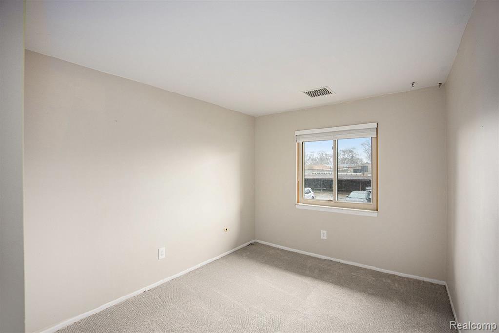 406 RIVIERA Drive, Saint Clair Shores, MI 48080 — Photo 12