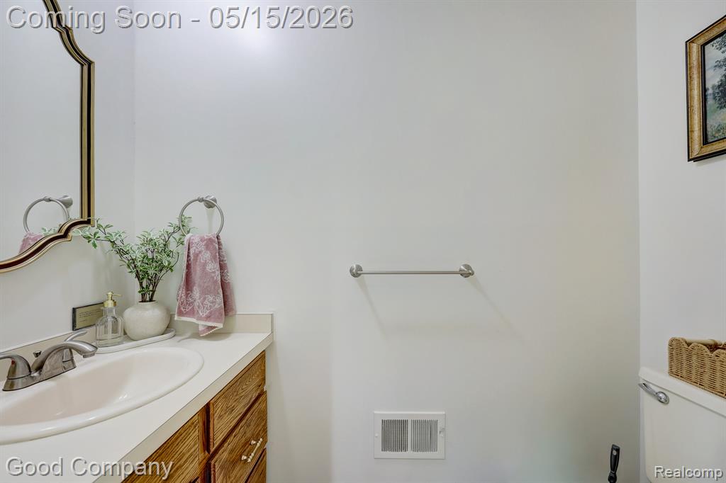 2370 Lansbury Drive, Waterford, MI 48329 — Photo 30