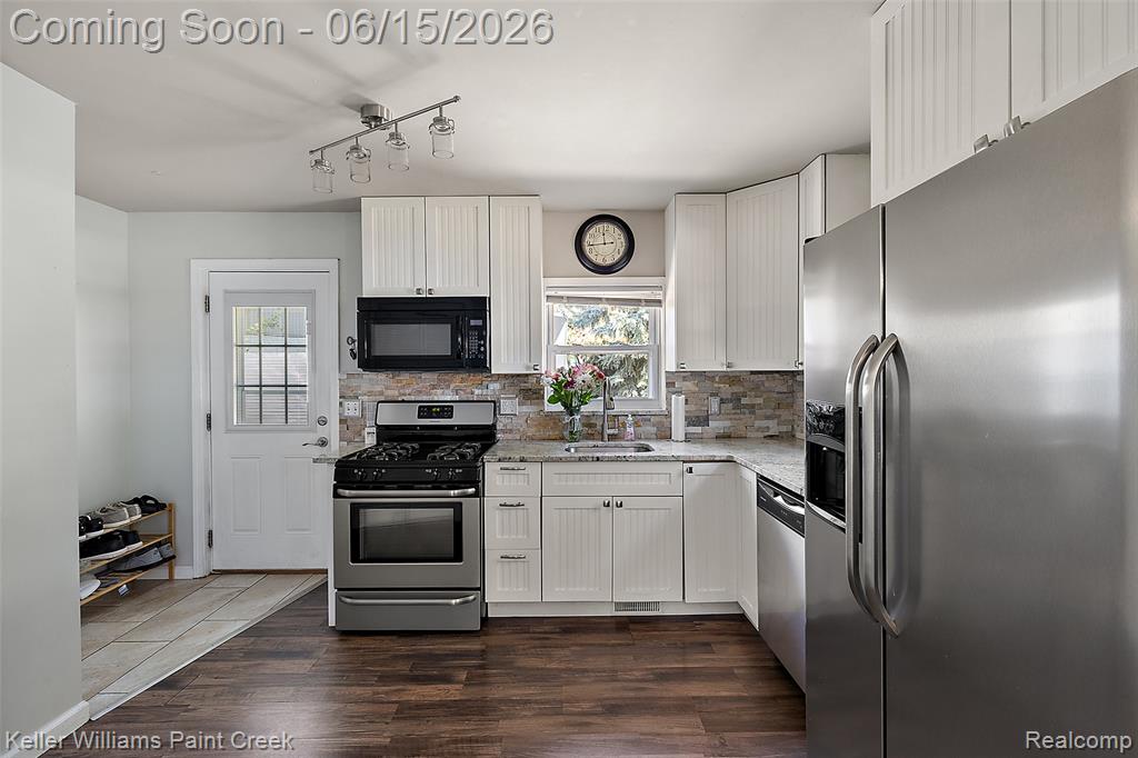 608 E Windemere Avenue, Royal Oak, MI 48073 — Photo 12