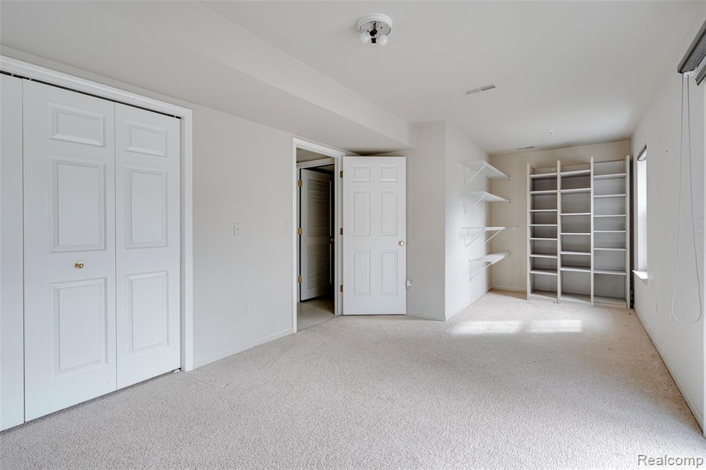 432 CHERRY ORCHARD Road, Canton, MI 48188 — Photo 37