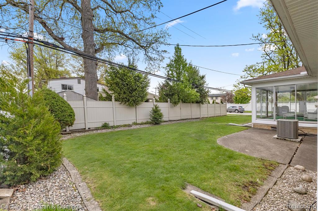716 N CHARLESWORTH Street, Dearborn Heights, MI 48127 — Photo 39