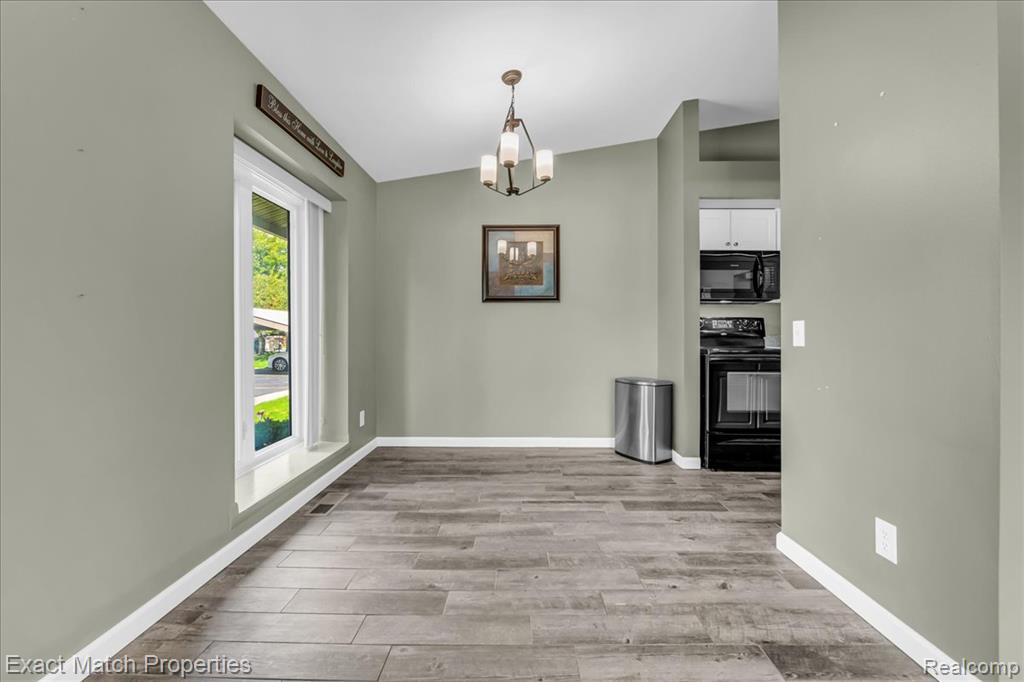 4 Willow Way, Waterford, MI 48328 — Photo 13
