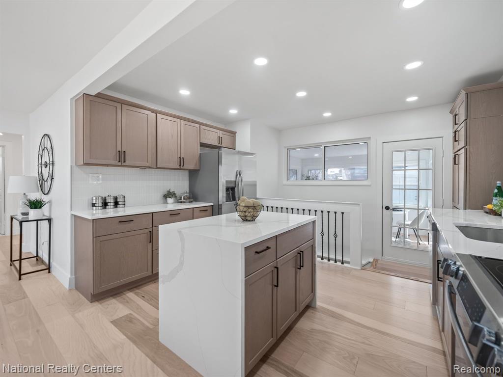 8875 KENBERTON Drive, Oak Park, MI 48237 — Photo 16